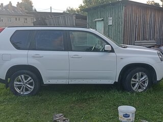 2013 Nissan X-Trail II Рестайлинг, белый, 990000 рублей, вид 2