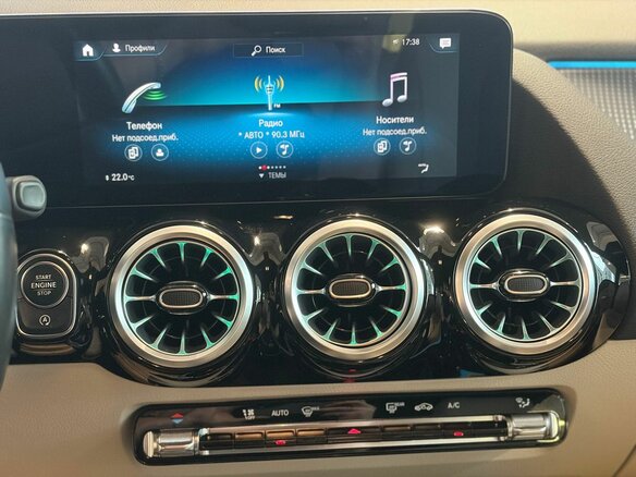 2020 Mercedes-Benz GLA 200 II (H247), красный, 3299000 рублей - вид 11
