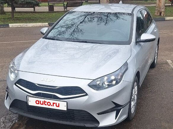 2022 Kia Ceed III Рестайлинг, серебристый, 2200000 рублей - вид 1