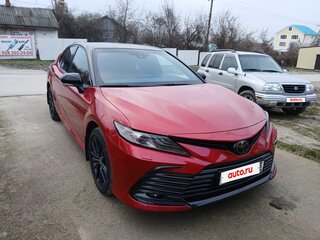 2021 Toyota Camry VIII (XV70) Рестайлинг, красный, 3800000 рублей, вид 3