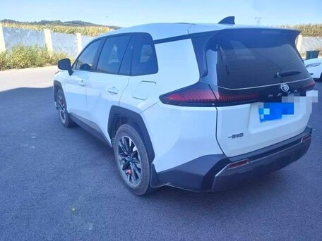 2025 Toyota RAV4 V (XA50), белый, 4200000 рублей, вид 5