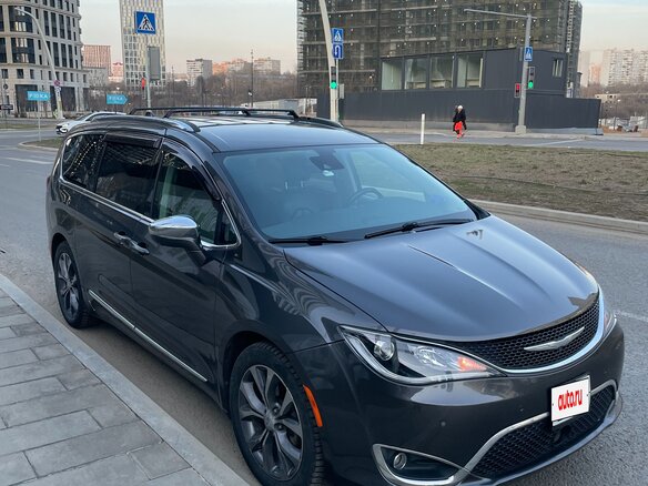 2017 Chrysler Pacifica RU, серый, 2400000 рублей - вид 1