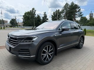 2020 Volkswagen Touareg III, серый, 5130000 рублей, вид 1