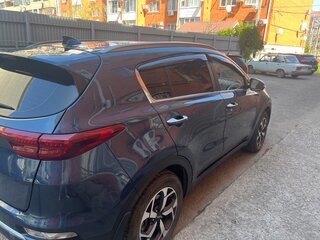 2018 Kia Sportage IV Рестайлинг, синий, 1800000 рублей, вид 3