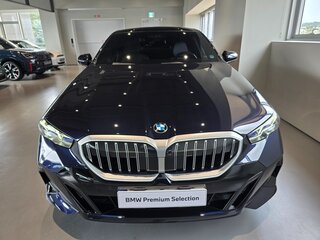 2023 BMW 5 серии 530i xDrive VIII (G60/G61/G68), синий, 6748000 рублей, вид 3