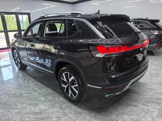 2023 Volkswagen Tayron I Рестайлинг, чёрный, 1860000 рублей, вид 4