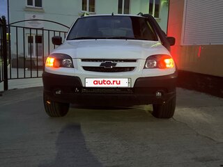 2018 Chevrolet Niva I Рестайлинг, белый, 850000 рублей, вид 1