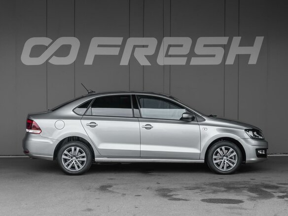 2020 Volkswagen Polo V Рестайлинг, серый - вид 4