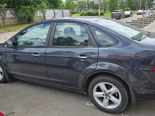 2010 Ford Focus II Рестайлинг, серый, 530000 рублей, вид 4