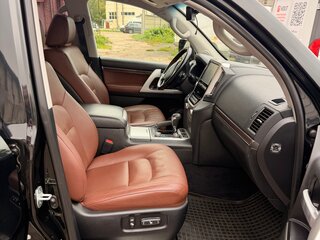 2018 Toyota Land Cruiser 200 Series Рестайлинг 2, чёрный, 6000000 рублей, вид 5