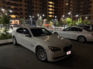 2009 BMW 7 серии 740i V (F01/F02/F04), белый, 1299999 рублей, вид 2