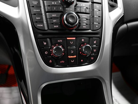 2013 Opel Astra GTC J Рестайлинг, белый, 1050000 рублей - вид 15