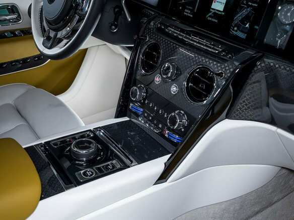 2025 Rolls-Royce Cullinan Black Badge I Рестайлинг (Series II), чёрный, 72000000 рублей - вид 31