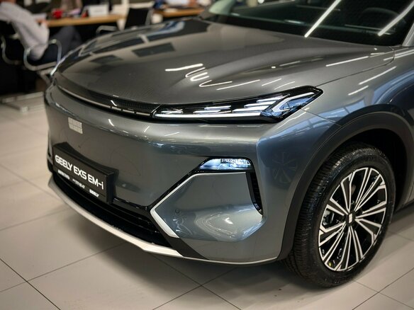2026 Geely EX5 Гибрид EM-i, серый - вид 3