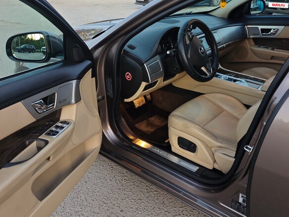 2015 Jaguar XF I Рестайлинг, бежевый, 1400000 рублей - вид 9