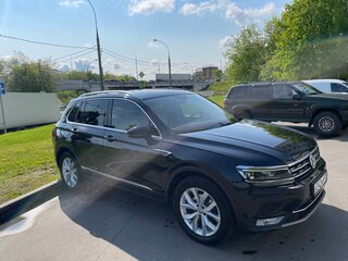 2017 Volkswagen Tiguan II, чёрный, 2600000 рублей, вид 4