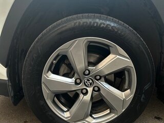 2020 Toyota RAV4 V (XA50), белый, 2750000 рублей, вид 4