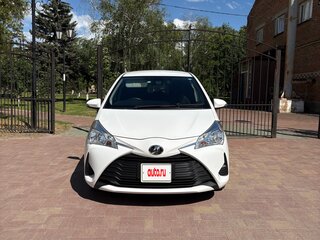 2017 Toyota Vitz III (XP130) Рестайлинг 2, белый, 1050000 рублей, вид 3