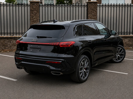 2026 Audi Q5 40 TFSI III (GU), чёрный, 5949000 рублей, вид 3