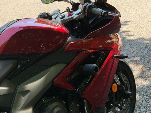 2024 Triumph Daytona 660, красный, 1100000 рублей - вид 9