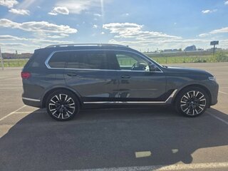 2020 BMW X7 40i I (G07), серый, 6000000 рублей, вид 4
