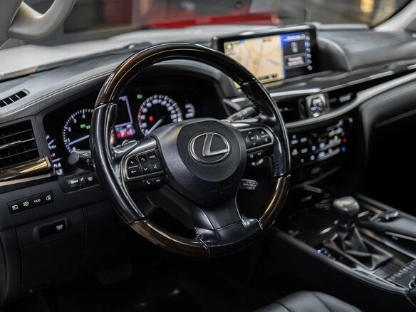 2016 Lexus LX 570 III Рестайлинг 2, белый, 7850000 рублей - вид 14