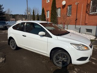 2010 Ford Focus II Рестайлинг, белый, 400000 рублей, вид 5