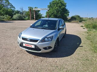 2010 Ford Focus II Рестайлинг, серебристый, 790000 рублей, вид 1