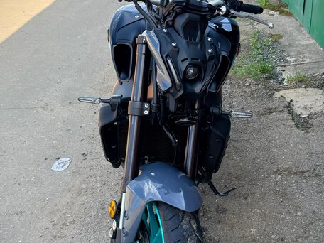 2023 Yamaha MT-09 (FZ-09), серый, 1100000 рублей, вид 3