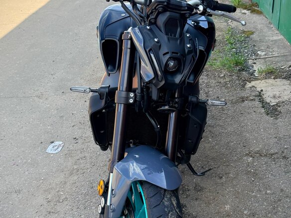 2023 Yamaha MT-09 (FZ-09), серый, 1100000 рублей - вид 2