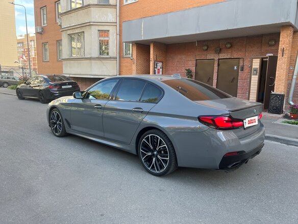 2021 BMW 5 серии 540i xDrive VII (G30/G31/G38) Рестайлинг, серый - вид 5