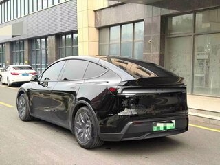 2025 Tesla Model Y Long Range I Рестайлинг, чёрный, 7987000 рублей, вид 4