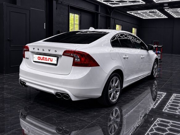2013 Volvo S60 II, белый - вид 2