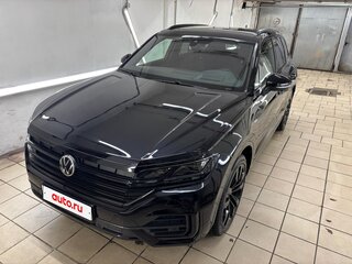 2022 Volkswagen Touareg III, чёрный, 5995000 рублей, вид 2
