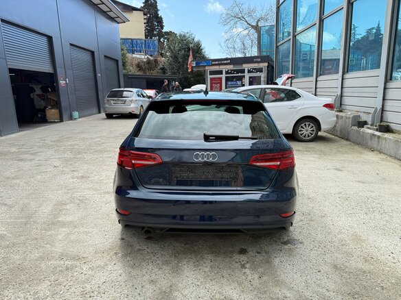 2018 Audi A3 III (8V) Рестайлинг, синий, 2250000 рублей - вид 8