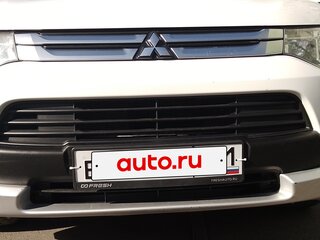 2014 Mitsubishi Outlander III Рестайлинг, белый, 1780000 рублей, вид 3