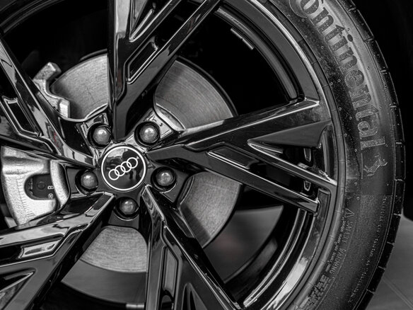 2026 Audi Q6 40 TFSI, чёрный - вид 16