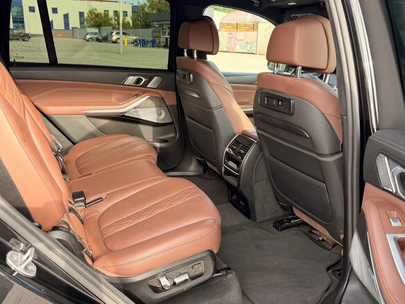 2021 BMW X7 40d I (G07), чёрный, 8100000 рублей - вид 31