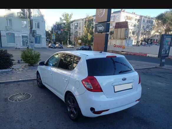 2011 Kia Ceed I Рестайлинг, белый, 680000 рублей - вид 3