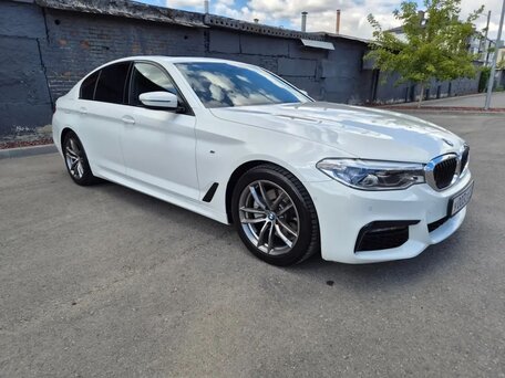 2020 BMW 5 серии 520i VII (G30/G31/G38), белый, 4050000 рублей, вид 3