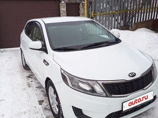 2013 Kia Rio III, белый, 850000 рублей, вид 3