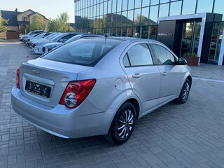 2013 Chevrolet Aveo II, серебристый, 629900 рублей, вид 3