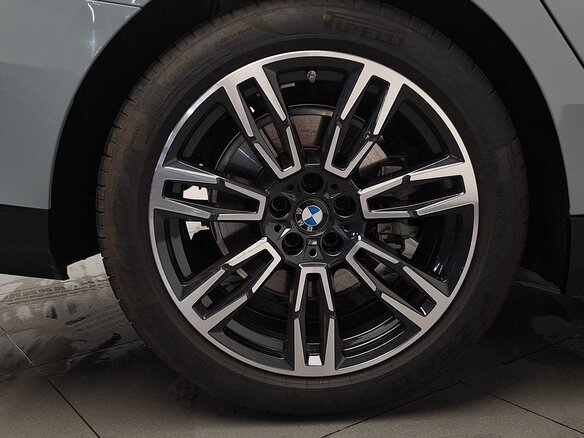 2024 BMW 5 серии 520i VIII (G60/G61/G68), серый - вид 10