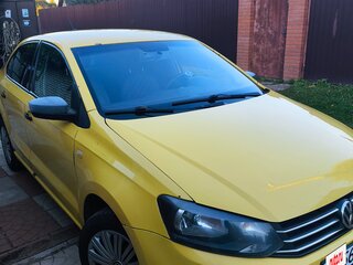 2017 Volkswagen Polo V Рестайлинг, жёлтый, 485000 рублей, вид 4