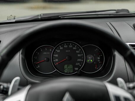 2015 Mitsubishi Pajero Sport II Рестайлинг, серебристый, 1470000 рублей, вид 5