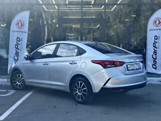 2021 Hyundai Solaris II Рестайлинг, серебристый, 1295000 рублей, вид 4