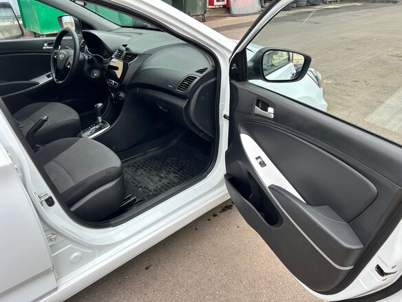 2013 Hyundai Solaris I, белый, 800000 рублей - вид 8
