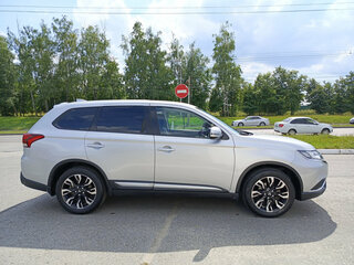 2020 Mitsubishi Outlander III Рестайлинг 3, серебристый, 2280000 рублей, вид 5