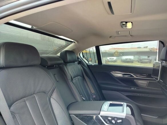 2019 BMW 7 серии Long 730Ld xDrive VI (G11/G12) Рестайлинг, чёрный, 6890000 рублей - вид 9