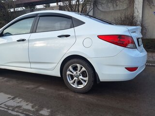 2013 Hyundai Solaris I, белый, 820000 рублей, вид 4
